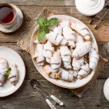 Cornulețe fragede, ispititoare: Rețeta secretă, cu cremă fină, care se termină imediat