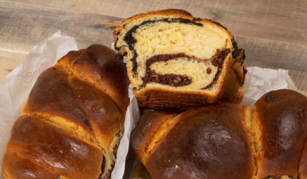 Cozonacul, dușmanul siluetei? Ce se petrece în corp când îl gusti?