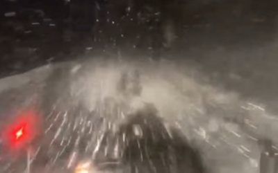 Ninsorile abundente au creat dificultăți majore în zona montană a județului Vâlcea, unde utilajele de deszăpezire au intervenit de urgență pentru a menține circulația rutieră deschisă