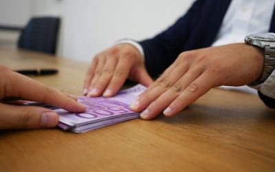 Guvernul taie 2 miliarde de euro din rezervă, pentru a evita criza în 2026