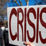 România, caz izolat: Instabilitatea politică va scumpi totul