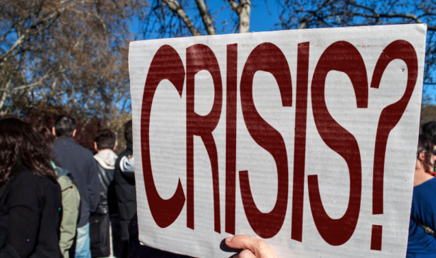 România, caz izolat: Instabilitatea politică va scumpi totul