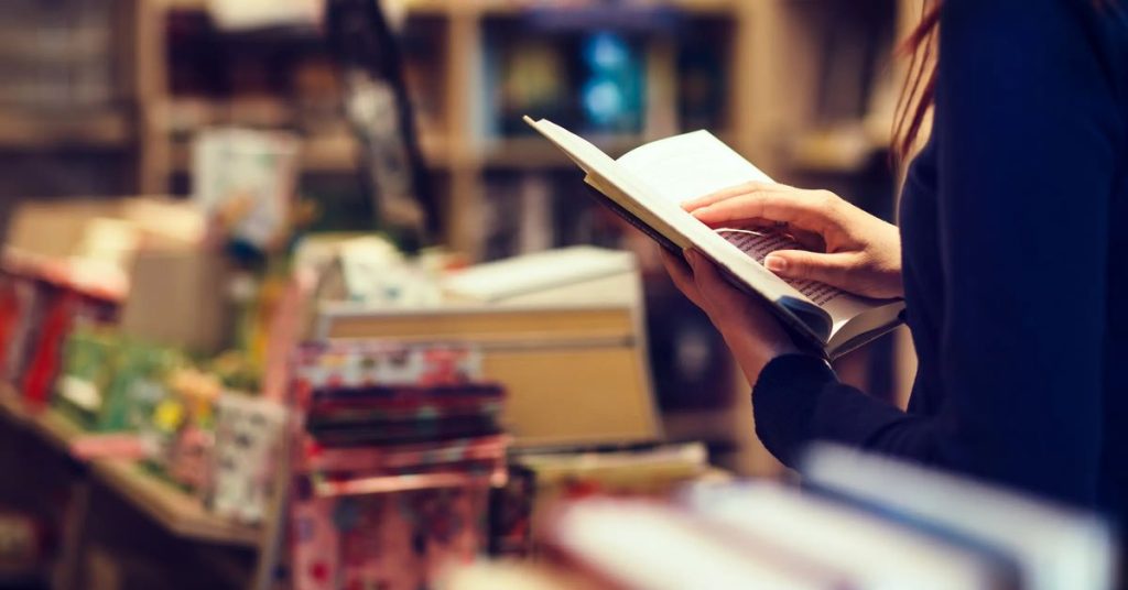 Cartea, în derivă: O economie fragilă în pragul schimbării