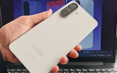 Butonul de power al telefonului, o problemă rezolvată: Cum recuperezi funcția clasică Bucuroși sau nu, mulți dintre noi am fost puși în fața unei modificări destul de enervante pe telefoanele noastre: butonul de power nu mai oprește sau repornește telefonul, ci activează asistentul vocal