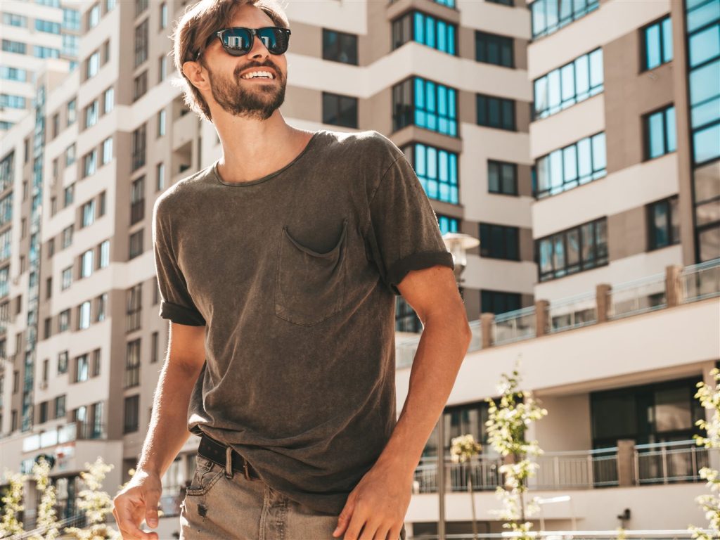 Alege tricourile PERFECTE: Ghid practic pentru bărbați în ținute casual