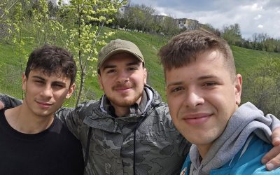 În Vinerea Mare, trei gălățeni au redat parcul copilăriei lor