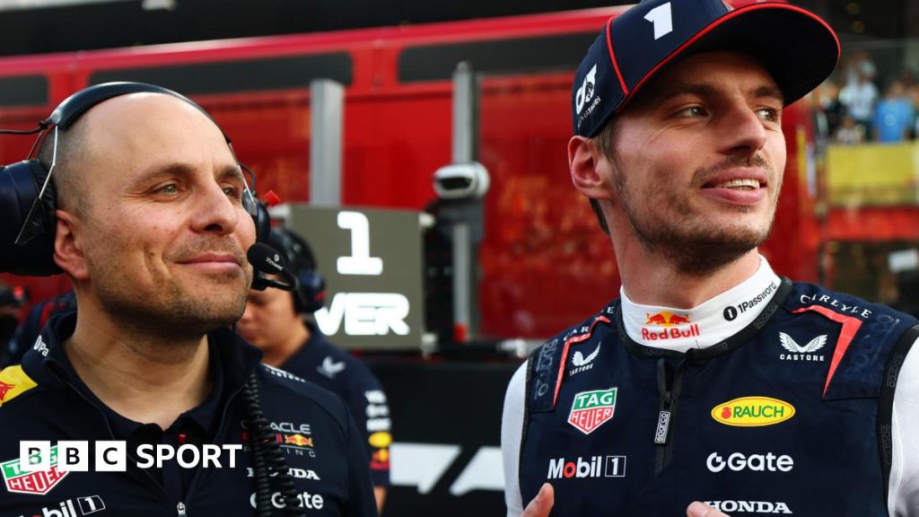 Red Bull se confruntă cu o schimbare majoră: Lambiase pleacă Unul dintre oamenii de bază ai echipei Red Bull, inginerul de curse al lui Max Verstappen, Gianpiero Lambiase, se va retrage din funcție
