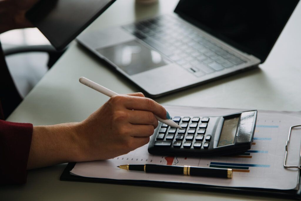 Cine intră pe lista rușinii ANAF? Suma de la care ești dator și unde-ți apar datele