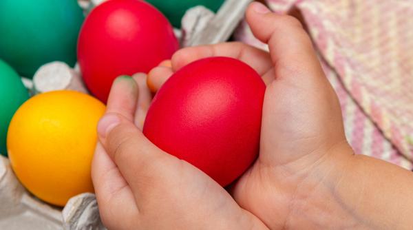 De ce ciocnim ouă roșii de Paști? Semnificația acestui obicei străvechi