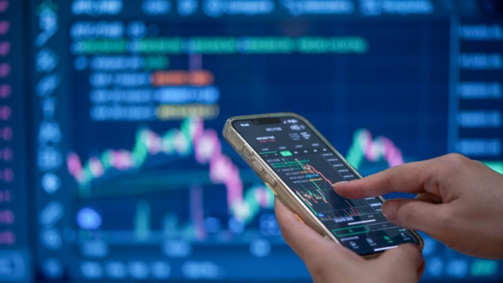 Guvernul vinde bijuterii: CEC Bank, Hidroelectrica și Romgaz, pe lista neagră