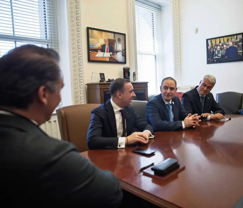 Miniștri Români, la Washington: Coridorul Vertical și Energie, pe agenda discuțiilor cu Trump