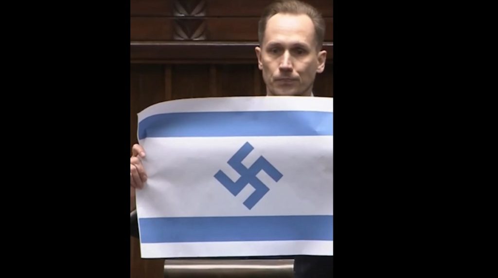 Deputat extremist, șoc în Polonia: A fluturat steag israelian cu svastică