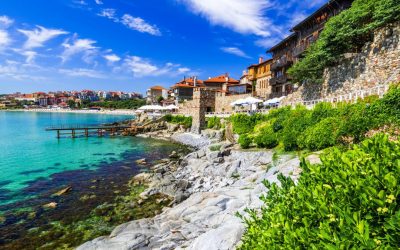 Destinația-minune: Plaje superbe, castele și prețuri mici, aproape de România
