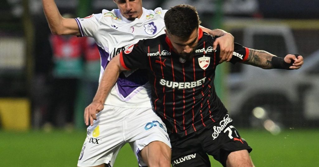 FC Argeș și Dinamo, egalitate în primul meci din play-off FC Argeș și Dinamo au remizat, scor 1-1, în primul meci al etapei a treia din play-off-ul Ligii 1