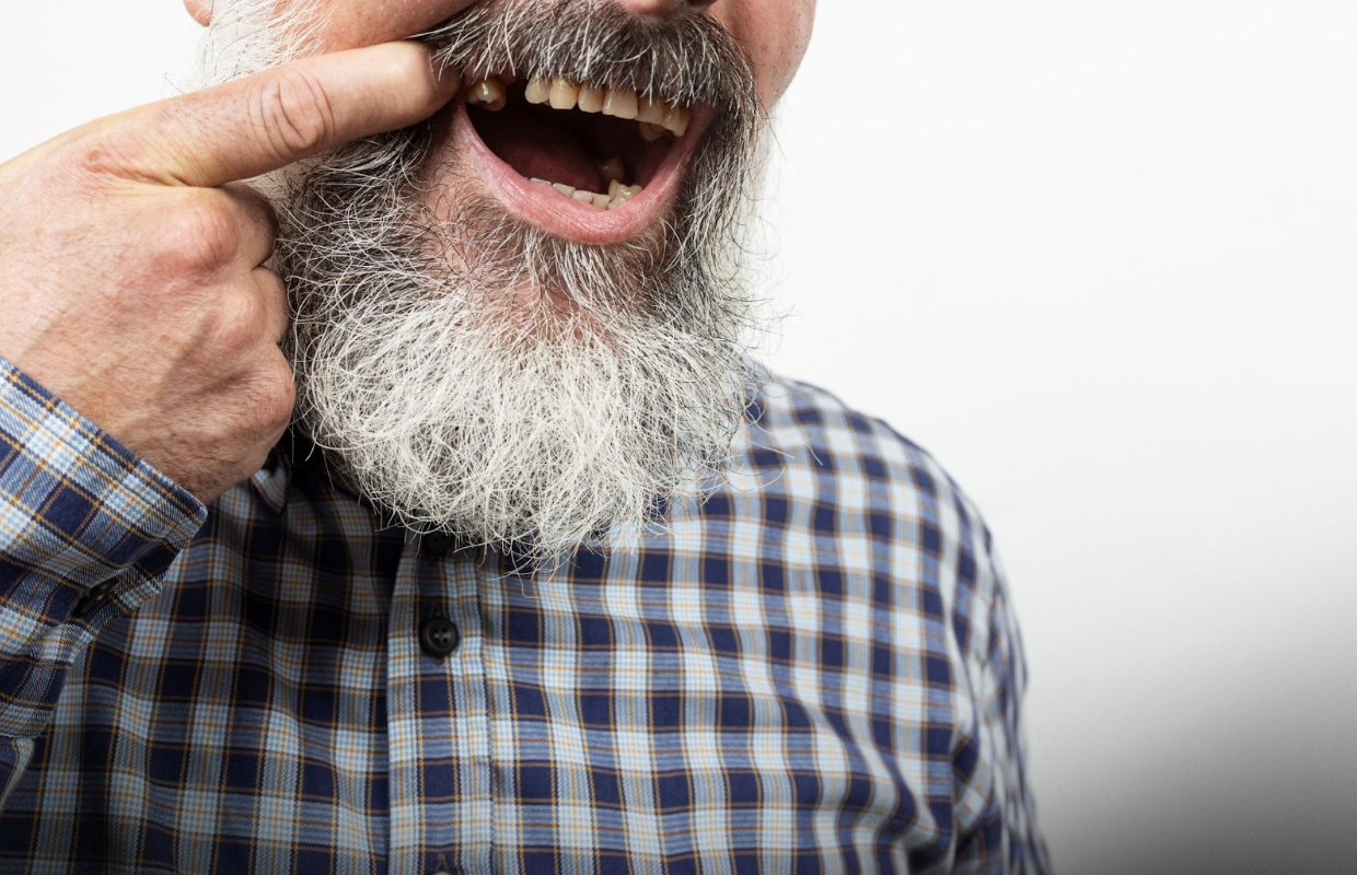 Pacientul vrea dinți noi Rapid, dar fără compromisuri. Gata de zâmbet în România