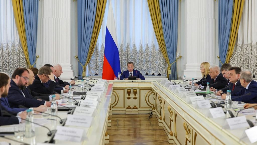 Ambasadorul Rusiei, convocat la Praga după amenințările lui Putin cu fabricile EU