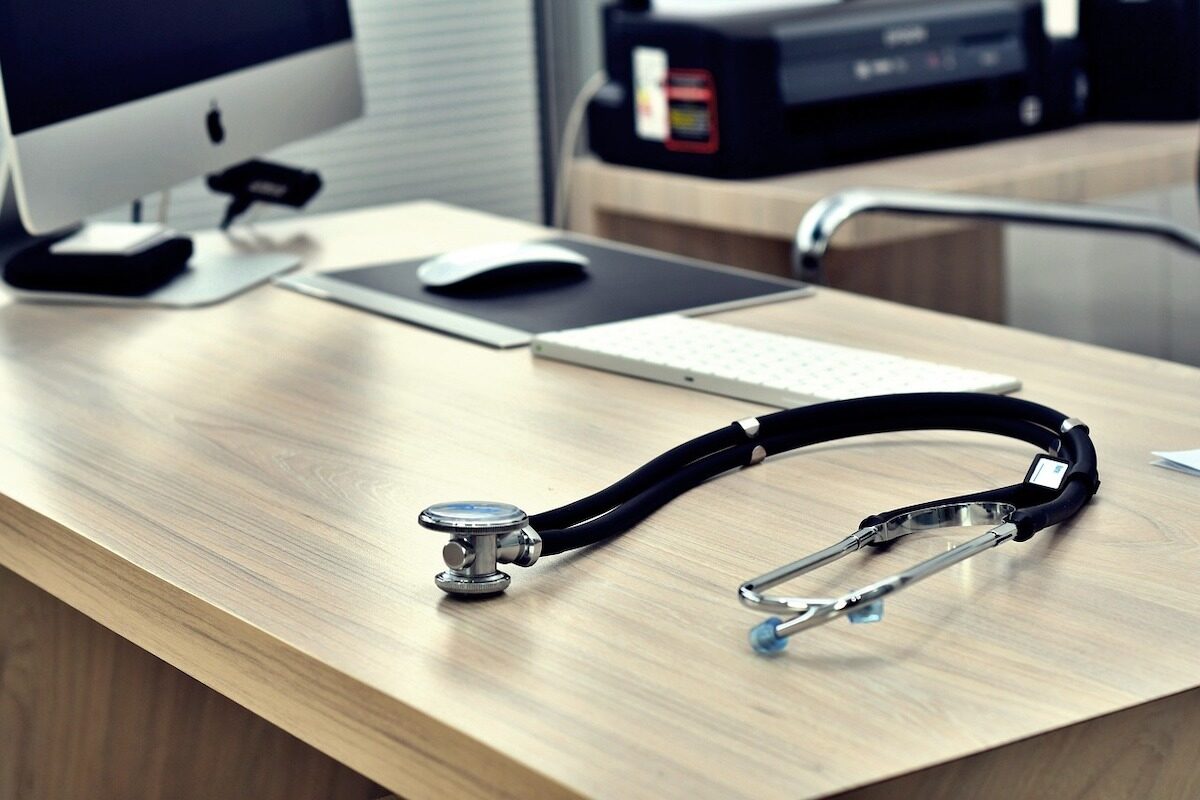 Excepții la concediile medicale, adoptate de Camera Deputaților