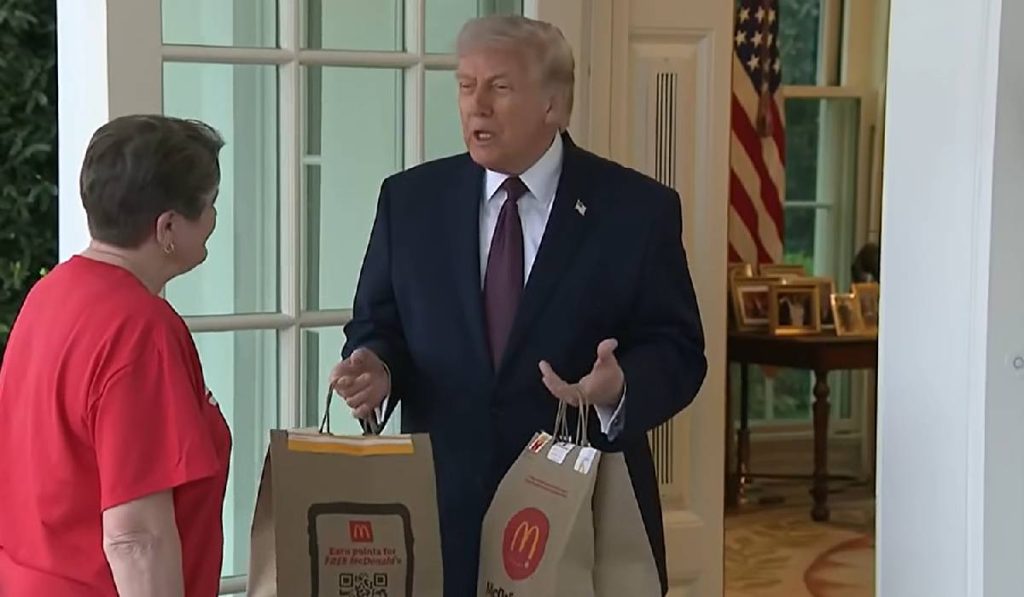 Donald Trump, șoc la conferința despre Ormuz: Mâncare de la McDonald’s
