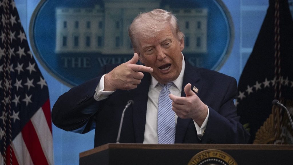 Trump, avertisment pentru iranieni: „Nu aveți cărți bune”, ca Zelenski!