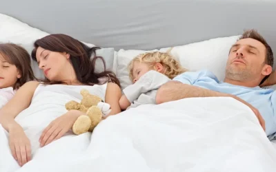 Ce riscă copiii care dorm cu părinții? 6 aspecte dovedite științific