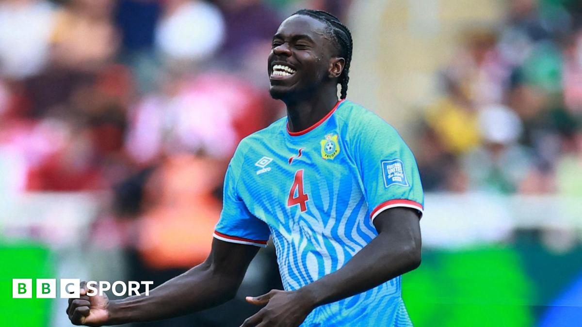 Congo Democrata învinge Jamaica și avansează în play-off-ul FIFA pentru Cupa Mondială Echipa națională a Republicii Democrate Congo a învins Jamaica într-un meci tensionat de play-off, asigurându-și un loc în faza următoare a calificărilor pentru Cupa Mondială
