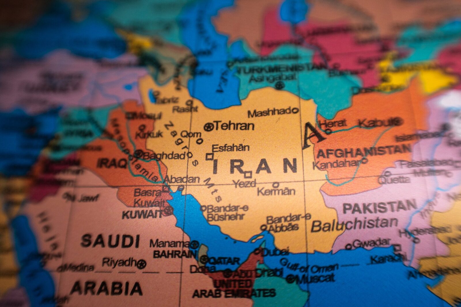 Washingtonul confirmă: Commando americani, misiune în Iran pentru recuperarea unui pilot WASHINGTON – Un eveniment surprinzător a zguduit scena internațională duminică, odată cu confirmarea de către surse americane a unei operațiuni îndrăznețe a forțelor speciale în interiorul Iranului