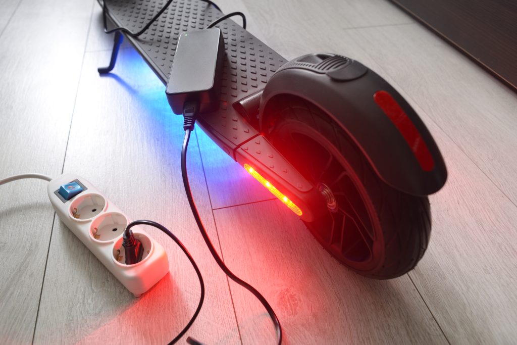 Apartamente în flăcări: Pericolul încărcării trotinetelor, avertizează un inginer