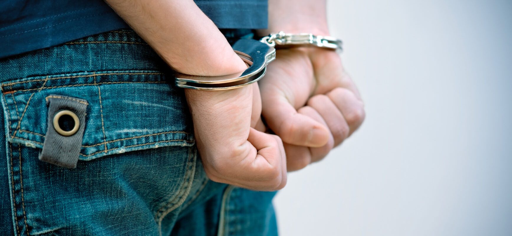 Tânăr, REȚINUT după mesaj fascist pe rețea: Referiri la mișcarea legionară și rasism