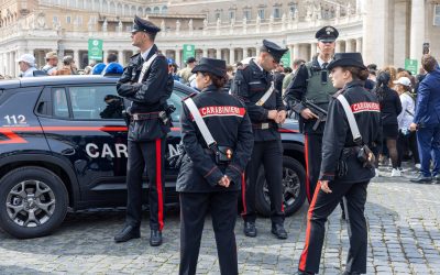 Jaf spectaculos la Napoli: Hoții cu măști celebre au fugit prin canalizare