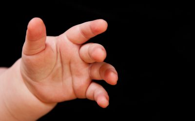 Bebeluș, găsit printre droguri la Roma: Tatăl ROMÂN, arestat. Cuplul, acuzat de omor