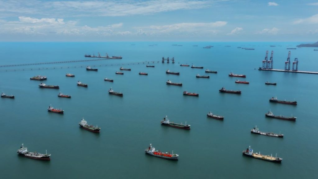 Mitroi avertizează: Ciudățeniile care explodează prețul petrolului!