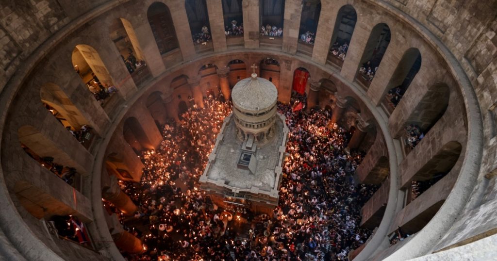 Zborurile spre Israel, suspendate: Războiul schimbă planurile. Focul haric, adus totuși