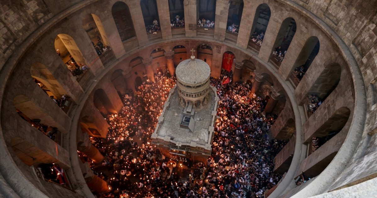 Zborurile spre Israel, suspendate: Războiul schimbă planurile. Focul haric, adus totuși