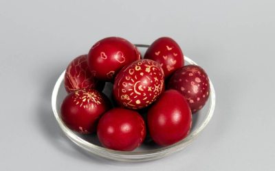 Cât timp poți păstra ouăle roșii la frigider? Află răspunsul!