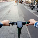 CE solicită Comisia Europeană: Zi de telemuncă și transport mai ieftin