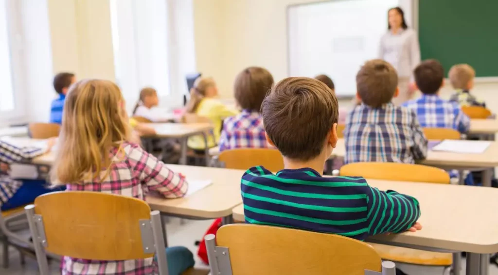 Calendarul școlar: Când au elevii vacanțe și examenele naționale