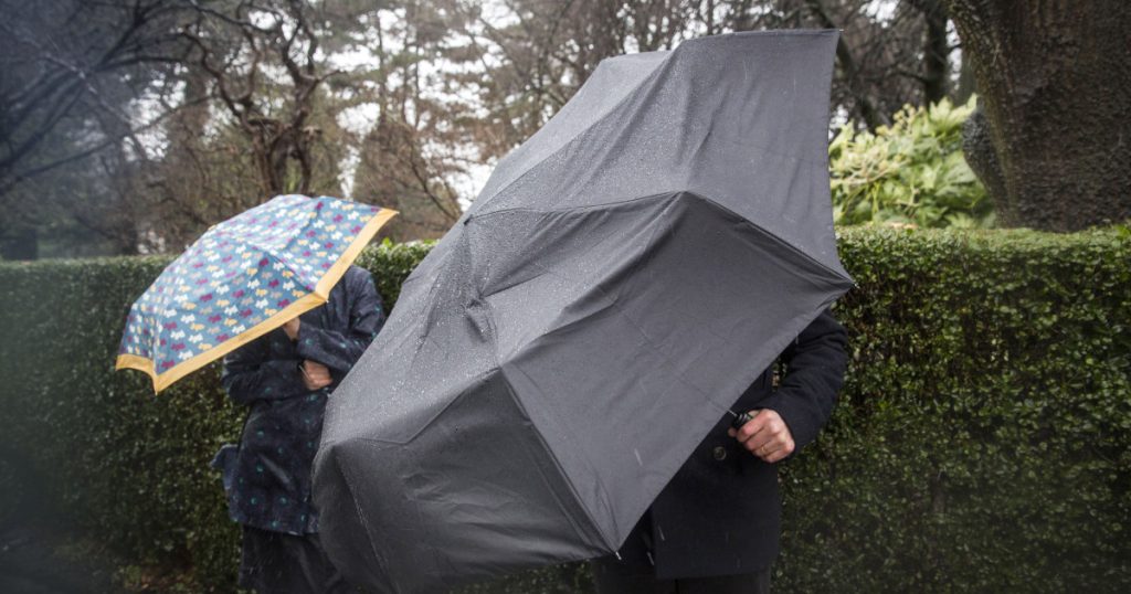 Vreme severă în România: Ploi, vânt puternic și ninsori. Cod Galben ANM