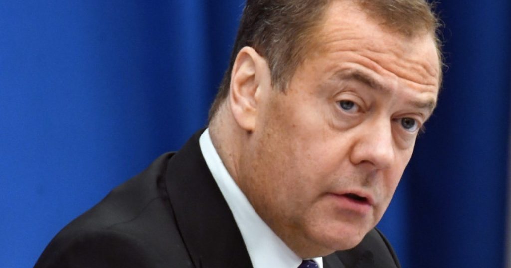 Medvedev, numit redactor-șef al manualelor școlare rusești: Ce se ascunde