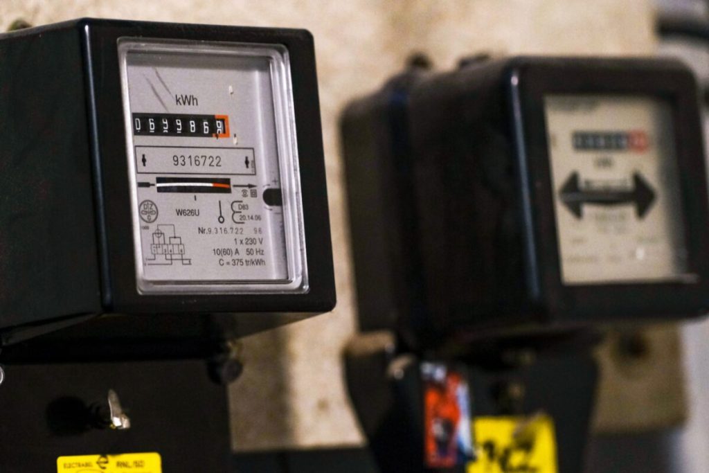 Prețurile mari la energie, o problemă persistentă pentru România București – Nivelul ridicat al prețurilor la energie în orele de vârf reprezintă o provocare majoră pentru România, conform declarațiilor lui CRISTIAN BUȘOI, secretar de stat în Ministerul Energiei