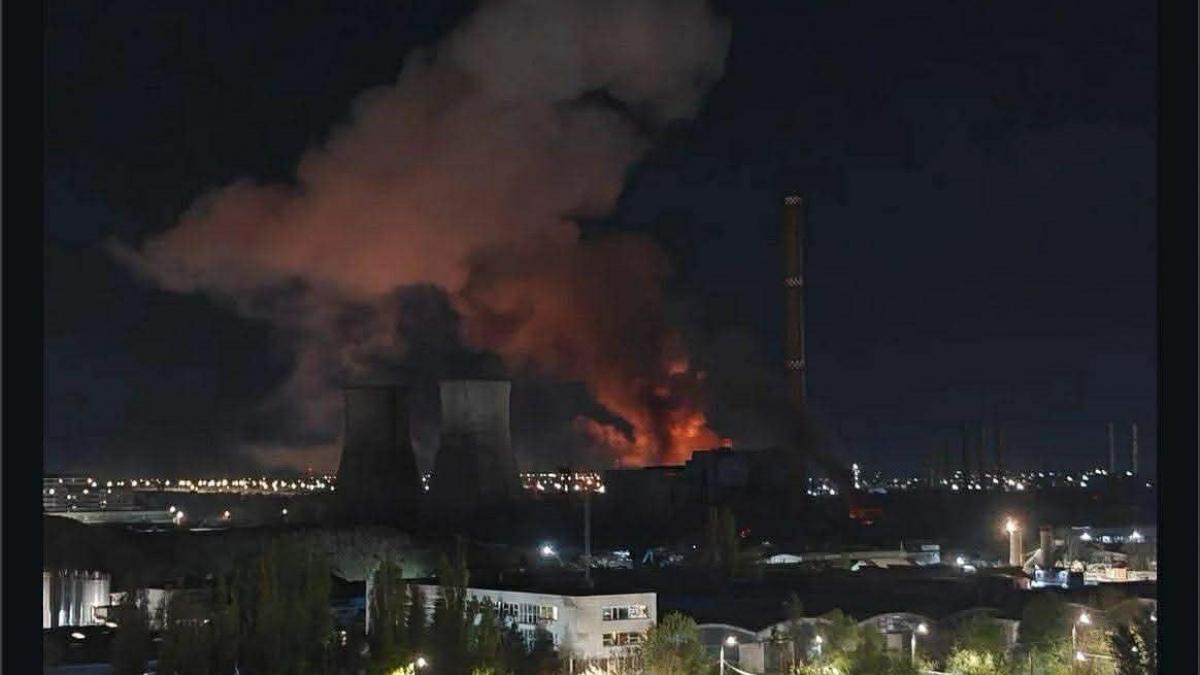 Explozie URIAȘĂ la CET Vest din București: Incendiul a fost stins după ore