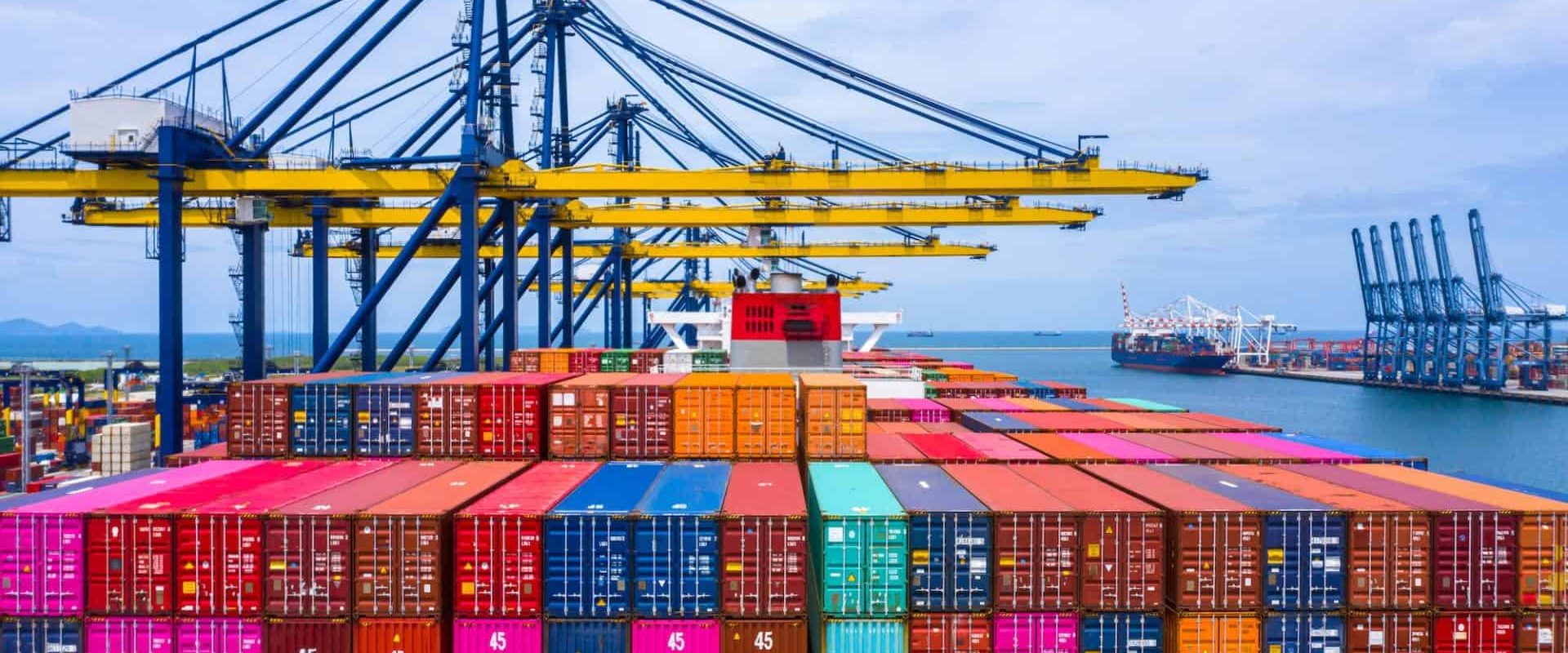 Scăderea consumului: Deficitul comercial al României, în picaj datorită importurilor