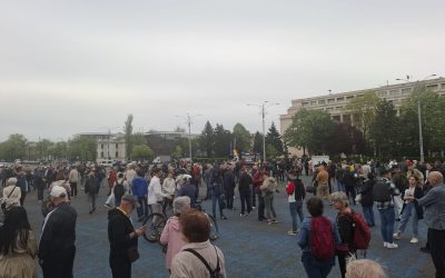 Manifestații pro și contra Bolojan: Piața Victoriei versus sediul PSD