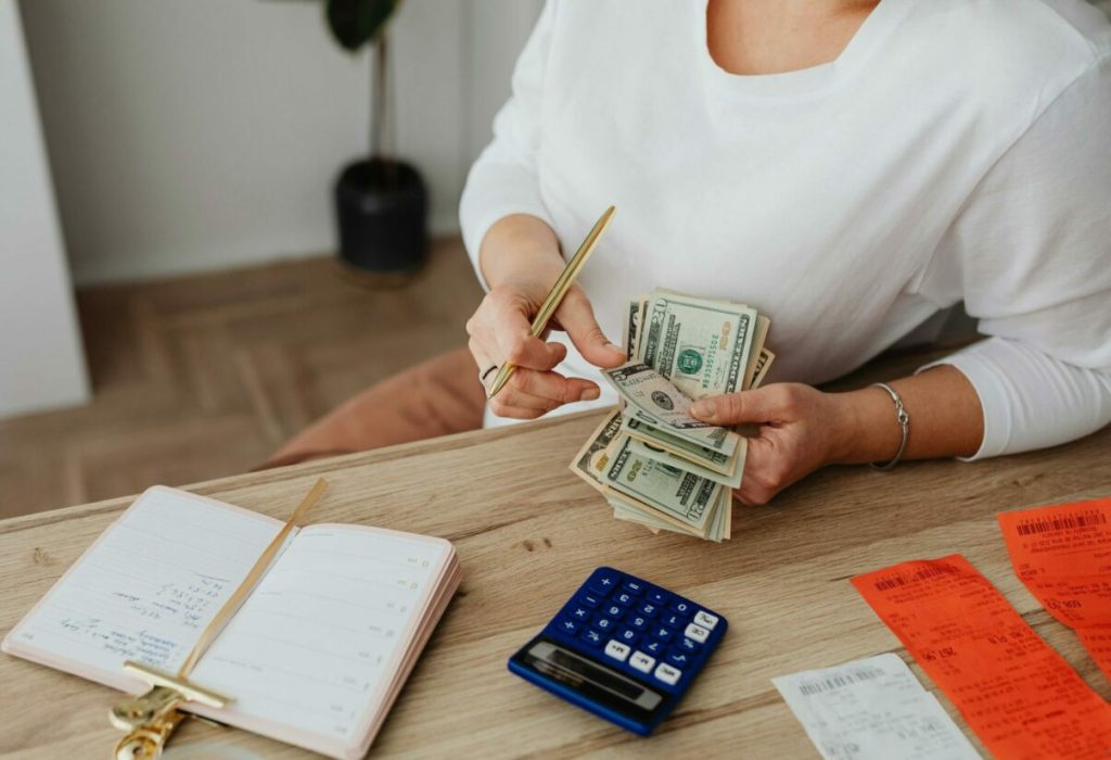 Ajutorul social, cu reguli clare: Ce schimbări se impun în România?