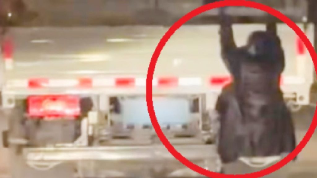 Soția geloasă, șoc în China: S-a ascuns sub camion să-și prindă soțul infidel