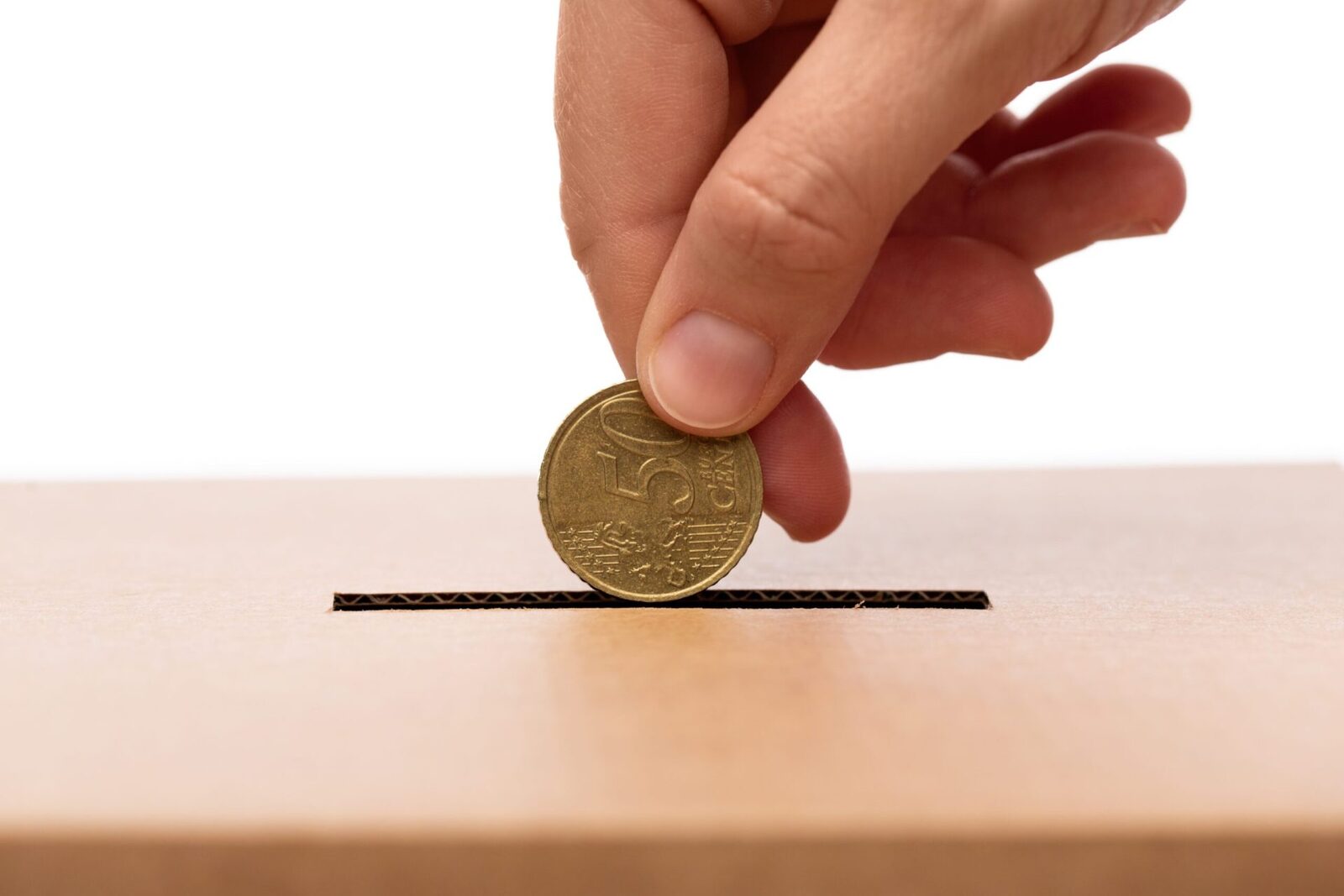 Bani de la părinți: Experții dau sfaturi tinerilor. Cum scapă de dependență?