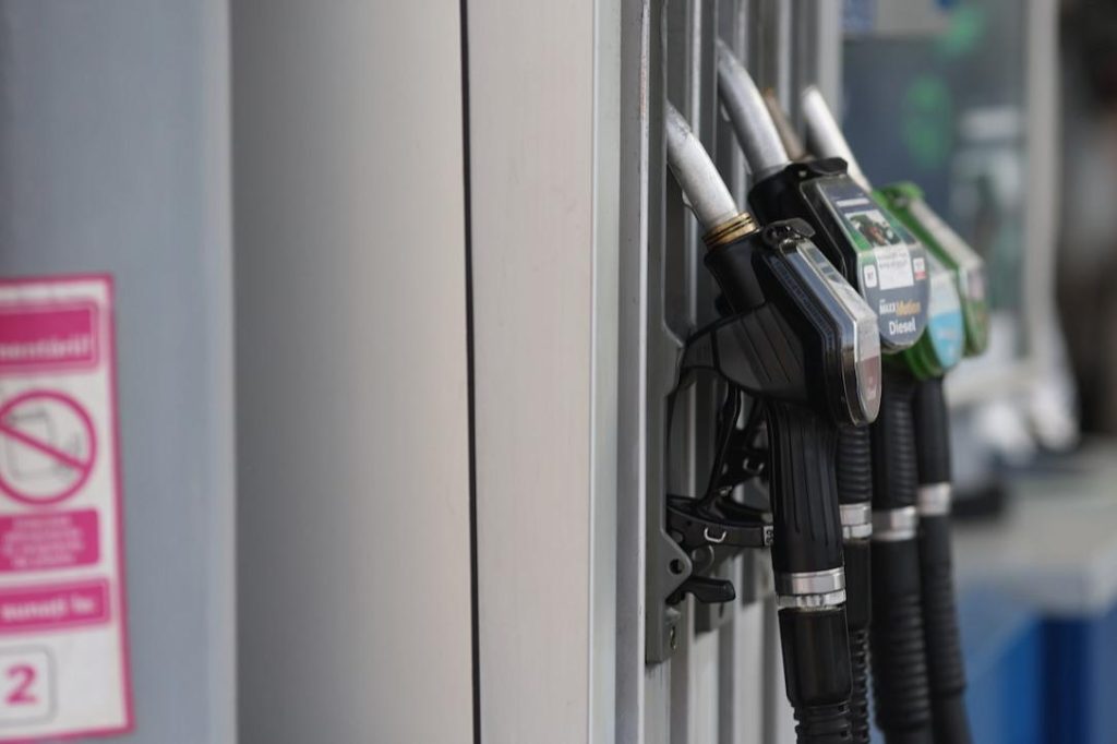 România: Problemele cu combustibilul, rezolvate după consultări cu Guvernul și companii