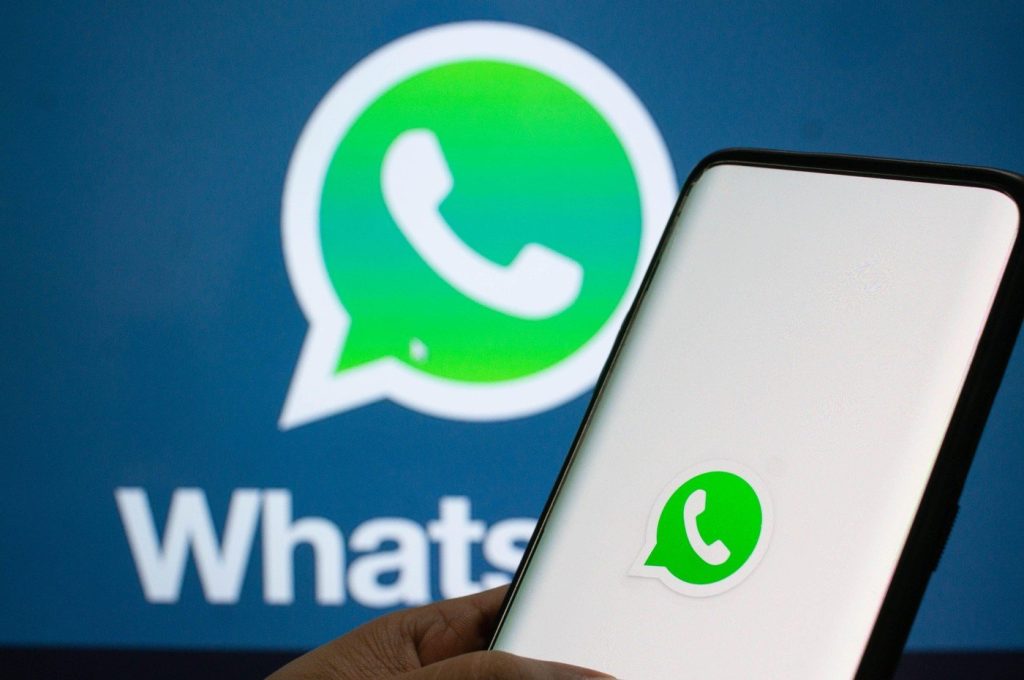 WhatsApp lansează funcții noi: gestionare îmbunătățită a spațiului de stocare, editare foto cu inteligență artificială și suport pentru două conturi pe iPhone WhatsApp, aplicația de mesagerie instantanee cu peste două miliarde de utilizatori la nivel global, implementează o serie de funcții noi, menite să îmbunătățească experiența utilizatorilor