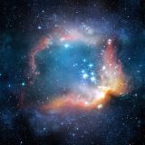 Crucea Einstein dezvăluie o galaxie tânără cu stele bătrâne