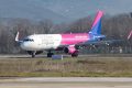 Wizzair schimbă macazul: Liber la mesaje în timpul zborului pentru pasageri