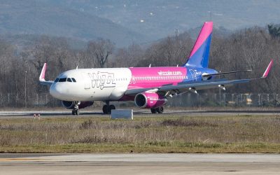Wizzair schimbă macazul: Liber la mesaje în timpul zborului pentru pasageri